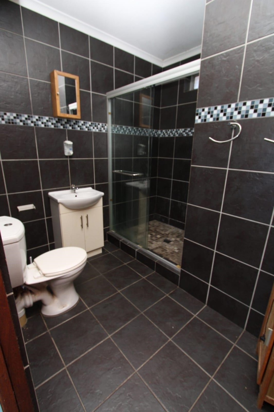 4 Bedroom Property for Sale in London Village Western Cape